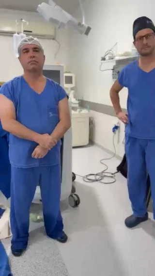 Na última semana, Dr. Bruno e o Dr Marcos realizaram novamente uma cirurgia inovadora com assistência do Dr. Thomas. A técnica utilizada foi a HoLEP – o que há de mais moderno, seguro, eficiente e sem cortes na cirurgia da Próstata. Dessa vez, 4 pacientes tiveram uma melhora na qualidade de vida, com o auxilio da tecnologia.Os benefícios são diversos:
🔹 Menos dor
🔹 Recuperação mais rápida
🔹 Resultados superiores
🔹 Procedimento permitido para a terceira idade
⠀
Parabéns à equipe médica! 💙Se cuide você também! Agende uma consulta conosco:☎ (43) 3472-7199
https://uroclinica.net.br/
📍 Rua Emílio Ganzert, 305, Ivaiporã - PR⠀#urologia #HoLEP #cirurgiadepróstata #saúdedohomem #uroclínicaivaiporã #medicinaavançada #lasercirúrgico #drBruno #drThomas #drMarcos